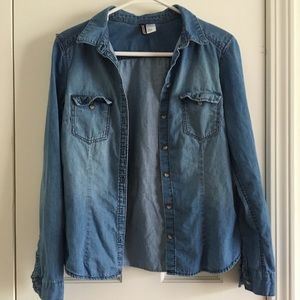 CHAMBRAY BUTTON-DOWN SHIRT